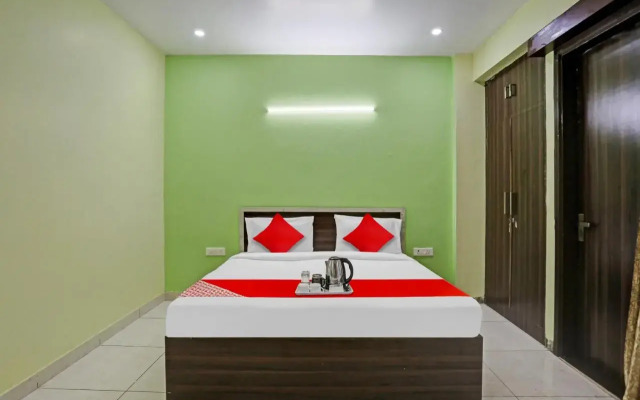 Oyo Flagship 700795 Pl Residency
