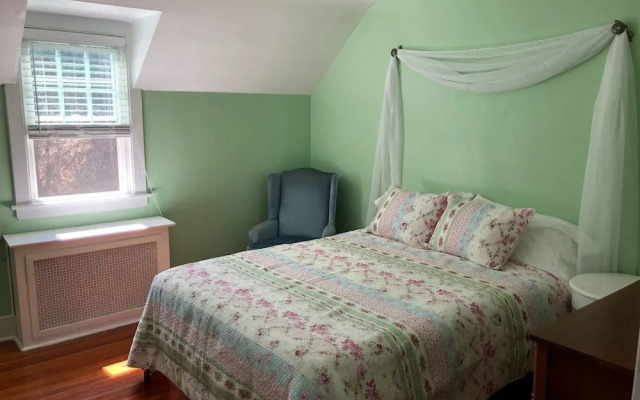 Valcour Inn & Boathouse