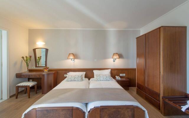 Avra City Boutique Hotel