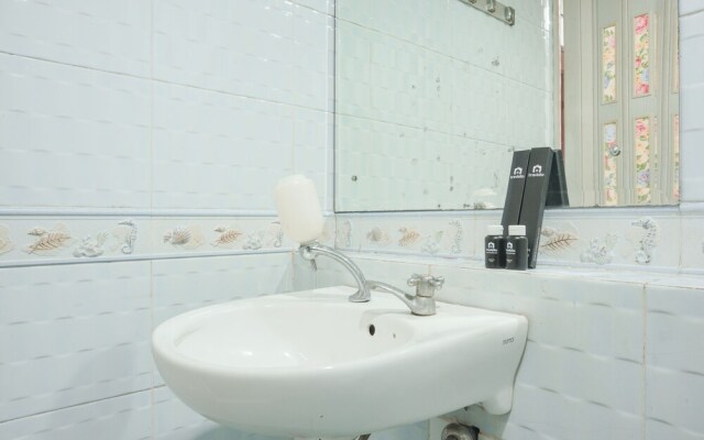 Fully Furnished And Comfy 2Br Apartment At Gajah Mada Mediterania