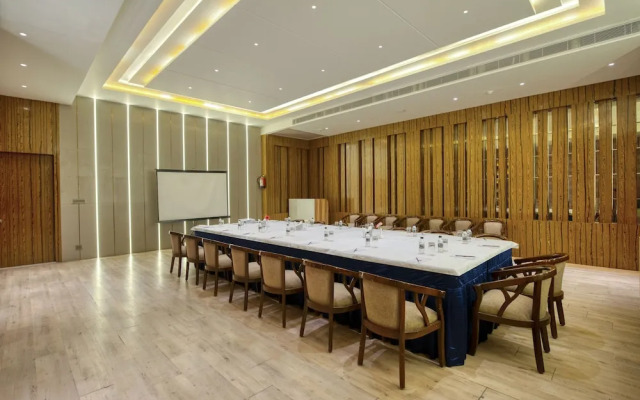 Om Clarks Inn Raebareli