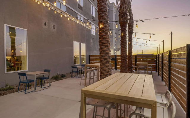 Cambria Hotel El Centro - Imperial