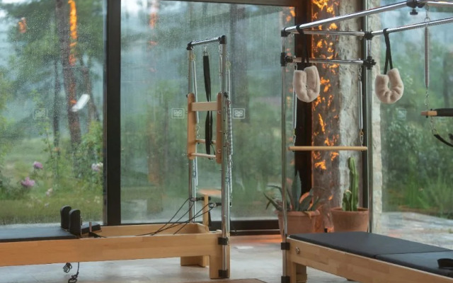 Izz Getaway – Adults Only