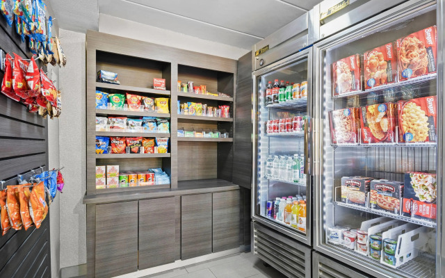 La Quinta Inn & Suites by Wyndham Sturbridge