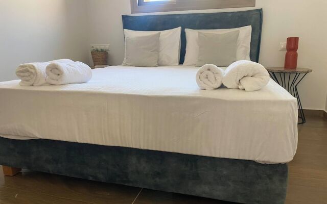 Oniropetra Luxury Suites