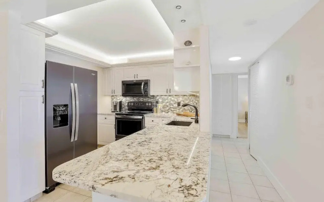 South Seas Tower 4-1209