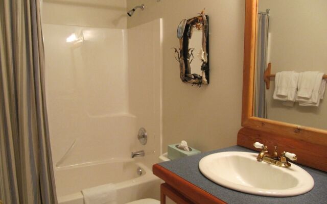 Arbutus Cove Guesthouse