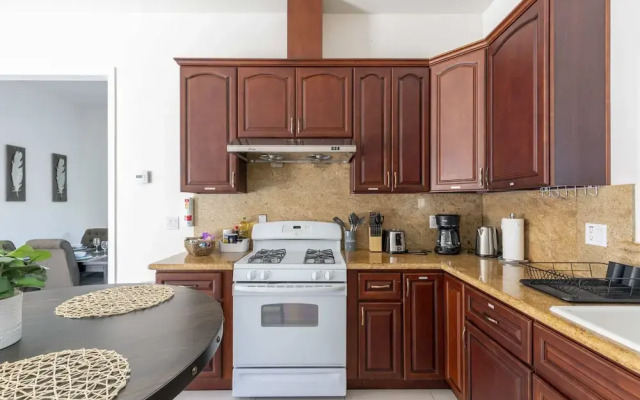 Elegant Retreat Modern Comforts, Prime Location
