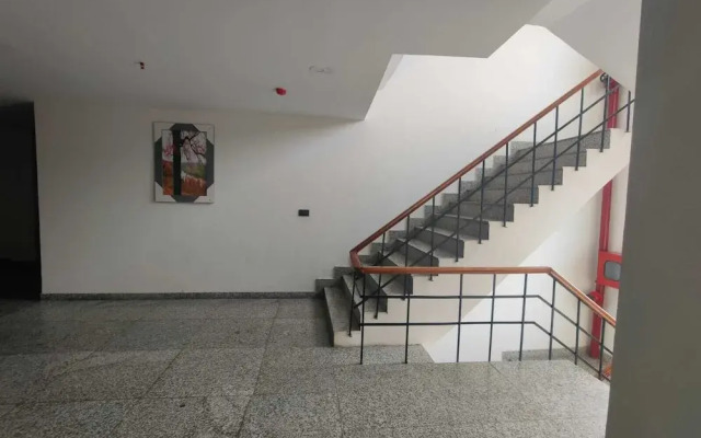 Hotel Noida Grand