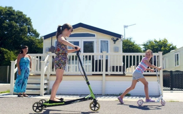 Whitstable Caravan - 5 Minutes Away From the Beach