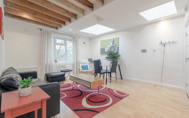 Spacious 2 Bedroom Apartment in Trendy Dalston