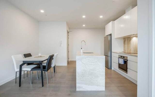Modern Bright Central Apartment
