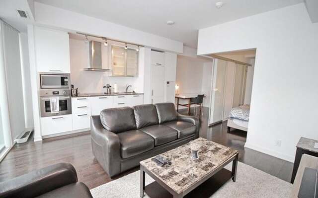 Exquisite High-Rise 1 Bedroom next to Scotia Arena