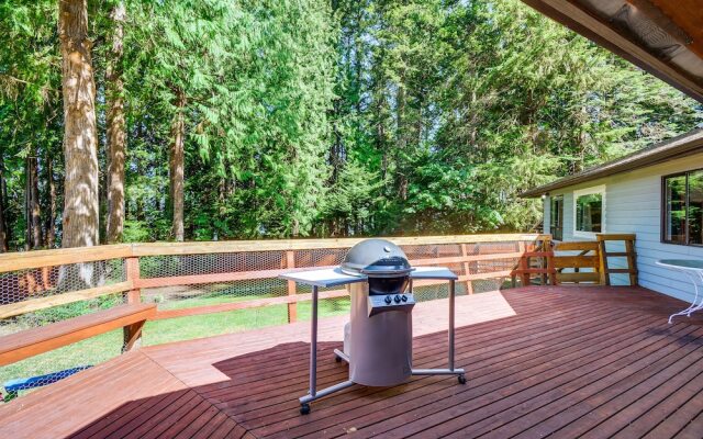 Charming Poulsbo Retreat: Hood Canal Views!