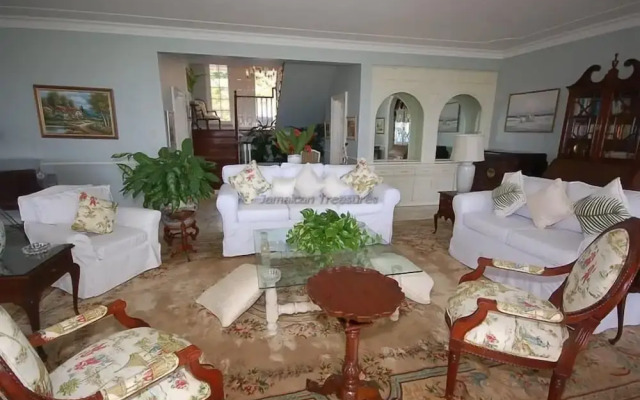 Stoneaway, 6BR by Jamaican Treasures