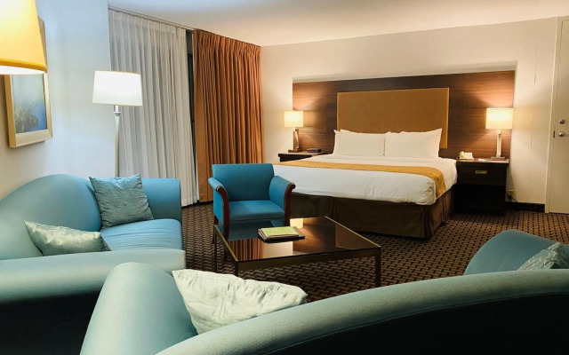 Ramada by Wyndham Belleville Harbourview Conference Centre