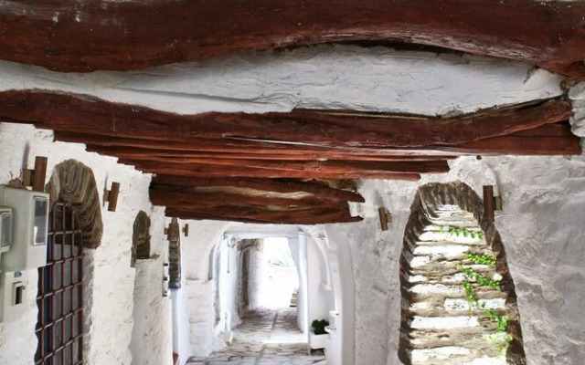 Tinos E Houses