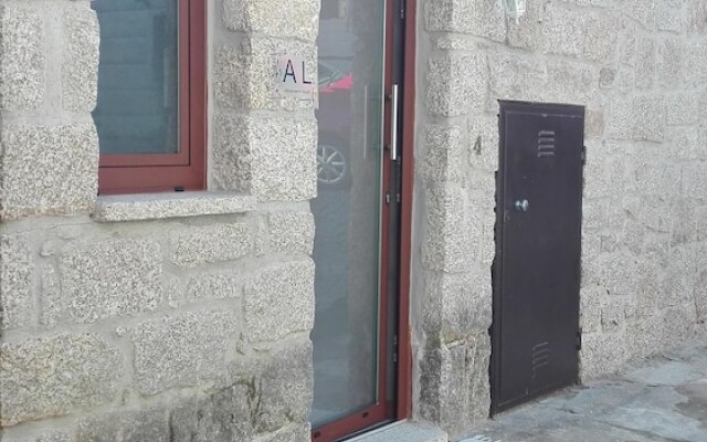 House with 2 Bedrooms in Cabril , with Wifi