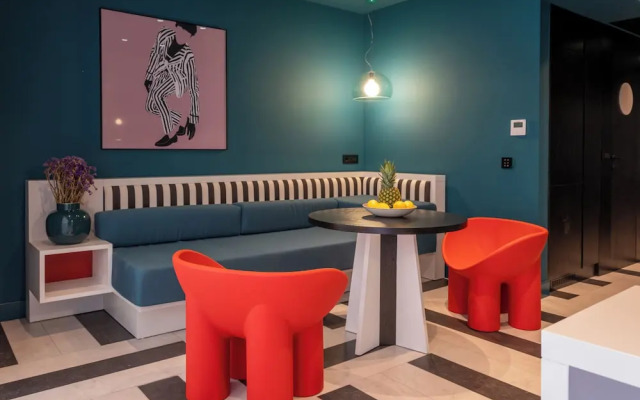 The Pal Living in a Concept