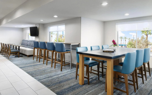Holiday Inn Express Las Vegas - Stadium Area by IHG