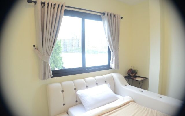 3 Bedroom House @Skytrain