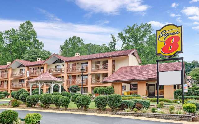 Super 8 by Wyndham Downtown Gatlinburg at Convention Center