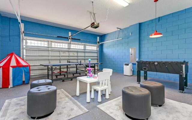 8 Bedroom Vacation Home with Pool 2114