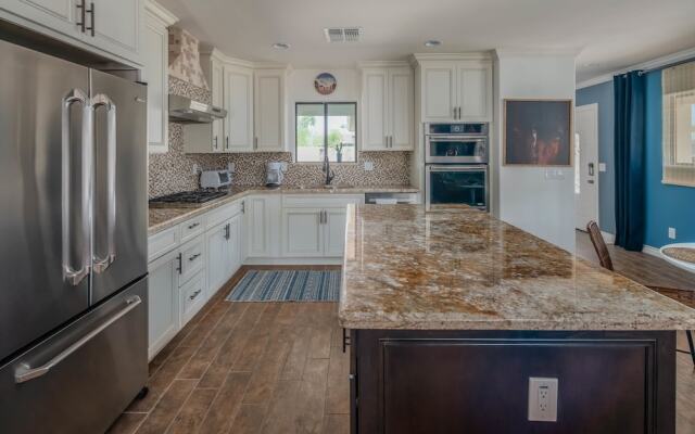 3BR Home - Private Pool - Garage by WanderJaunt