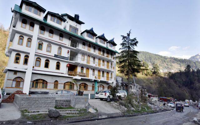 OYO 12271 Avenue Manali
