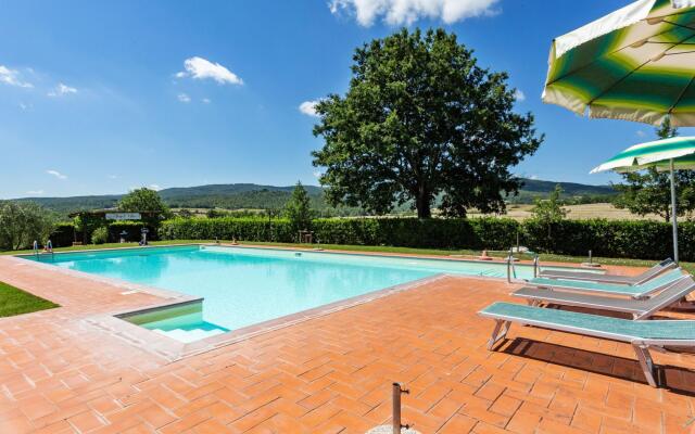 Apartment in Tuscany With Pool and Scenic Views