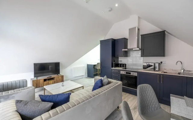 Impeccable 2-bed Apartment in Camberley