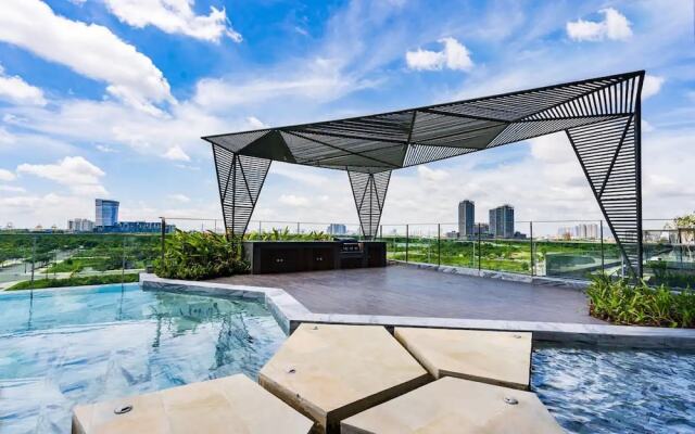 The Crest Residence Luxury by Metropole