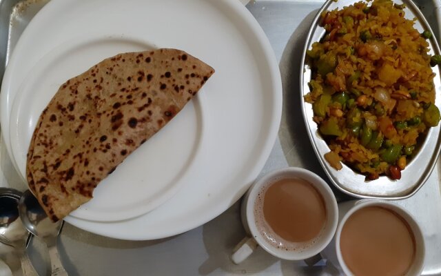 Hotel Holiday Comfort - 800 mts from Jallianwala Bagh, Amritsar