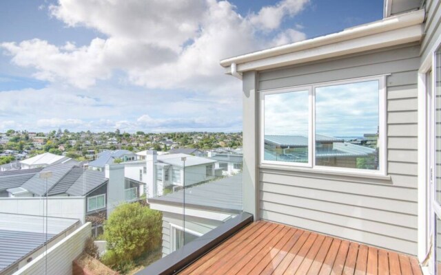 Modern Luxury Home in Long Bay