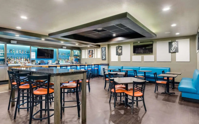 Clarion Inn & Suites Russellville I-40