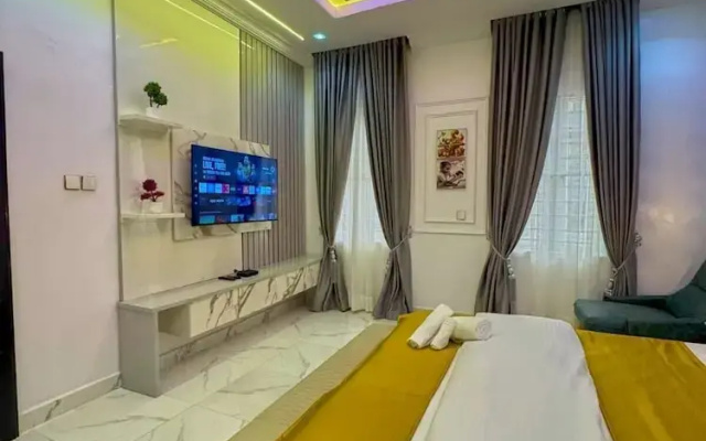 3bedrooms Duplex Sleeps 6- Garden, Chef Option