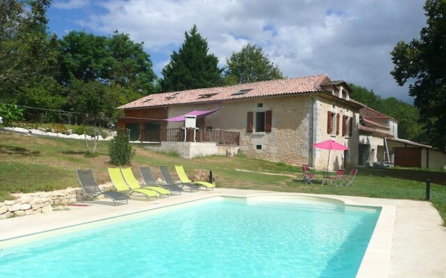 Chalet With 2 Bedrooms in Saint-germain-du-salembre, With Pool Access,