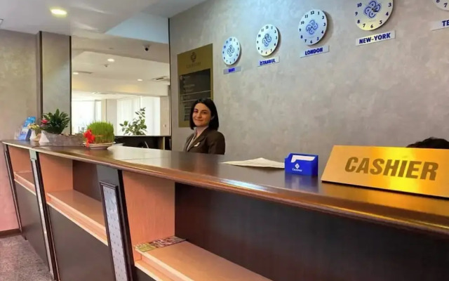 Crossway Hotel