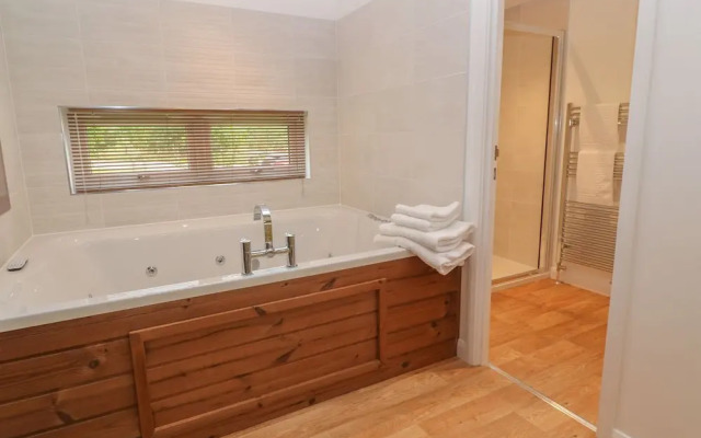 12 Meadow Retreat