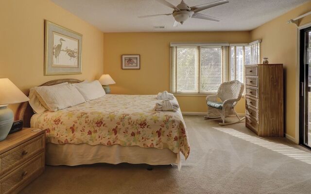 Colonnade Club 196 by RedAwning