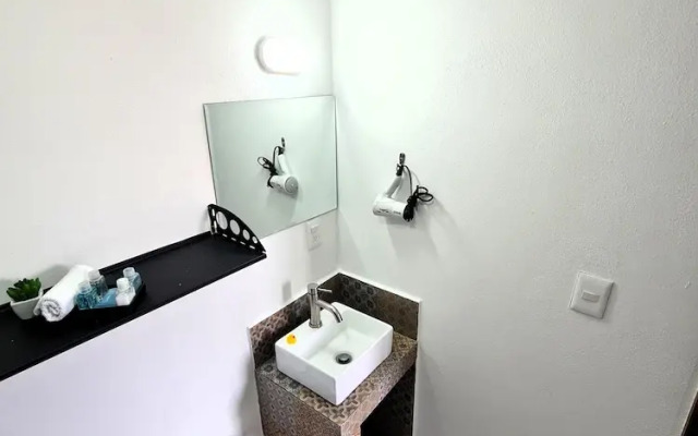 R06 Habitación Equipada STV WIFI Parking