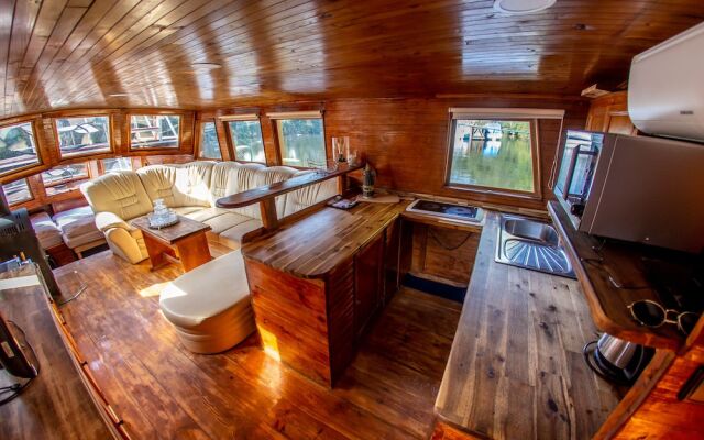 Prague Bay Houseboats