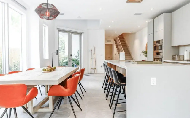 The Modernista 2 - Large Townhome With Pool