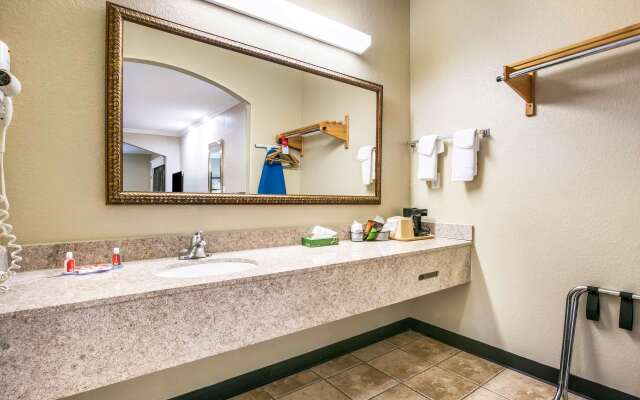 Econo Lodge And Suites