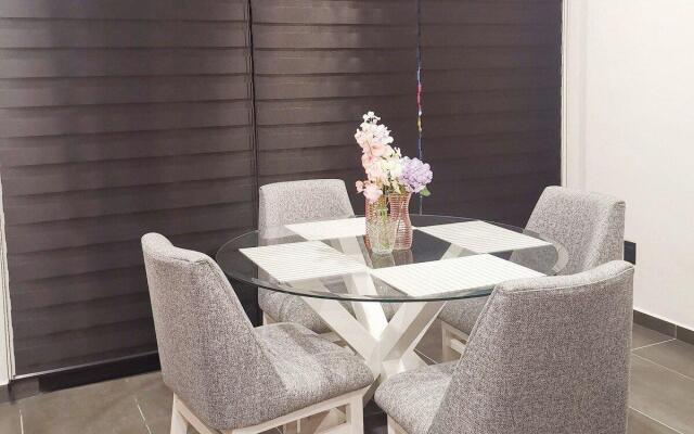 Moderno loft, a 1/2 cuadra de malecón, con alberca.