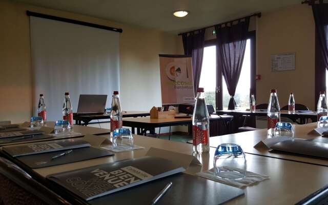 Le 2 by HOTEL AKENA LA FERTE BERNARD