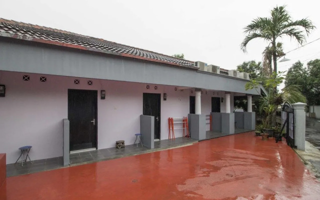 RedDoorz @ Pondok Bambu