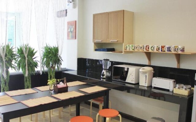 Ananas Phuket Central Hostel