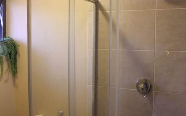 Chic & Serene 1-Bed Haven in Roodepoort