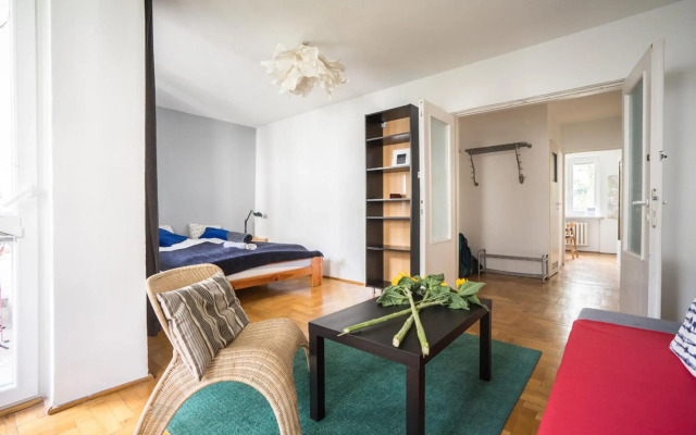 oompH Warsaw Central 3-bedroom Flat